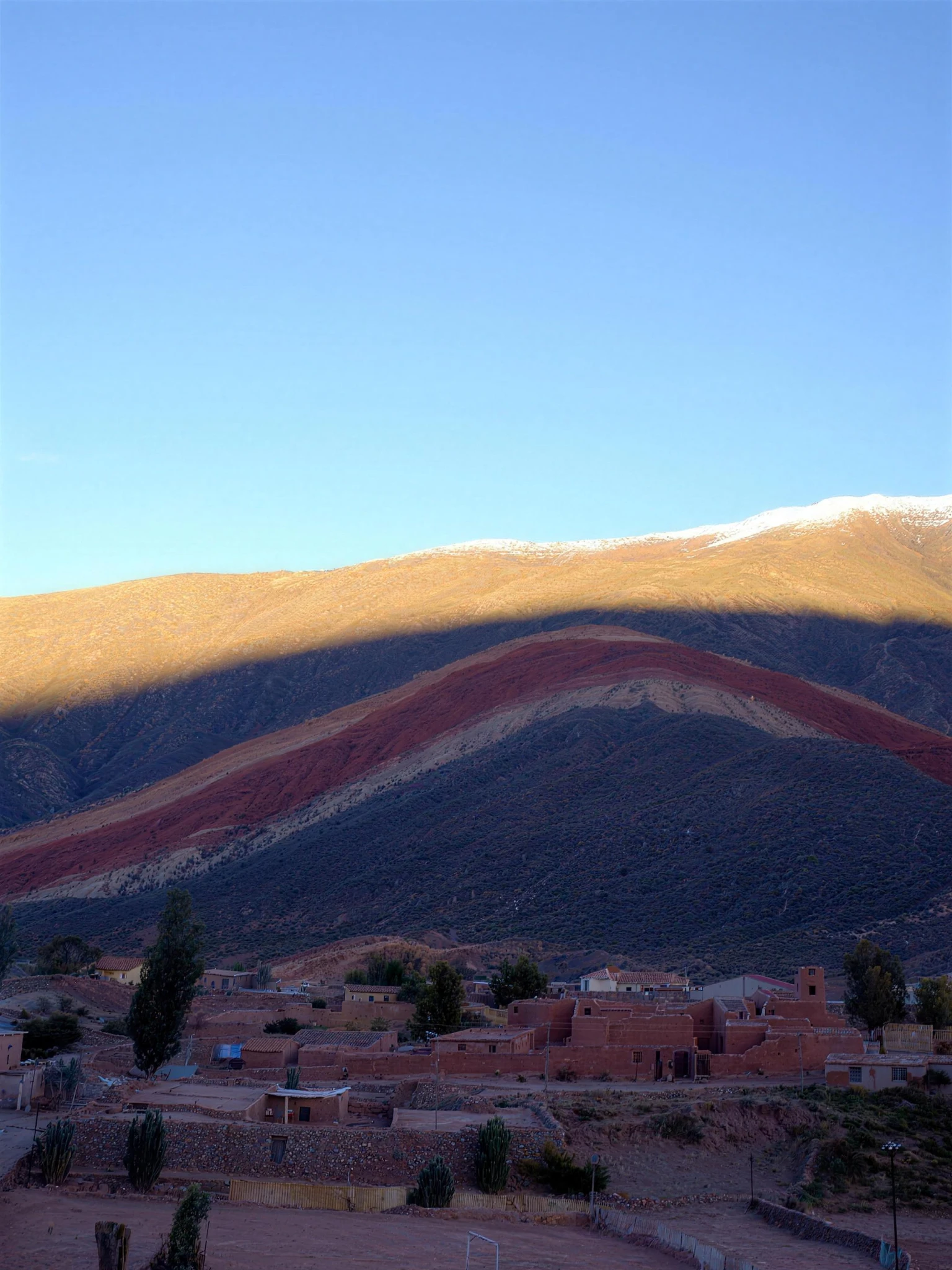 Zevenkleurige berg Cerro de los Siete Colores bij Purmamarca