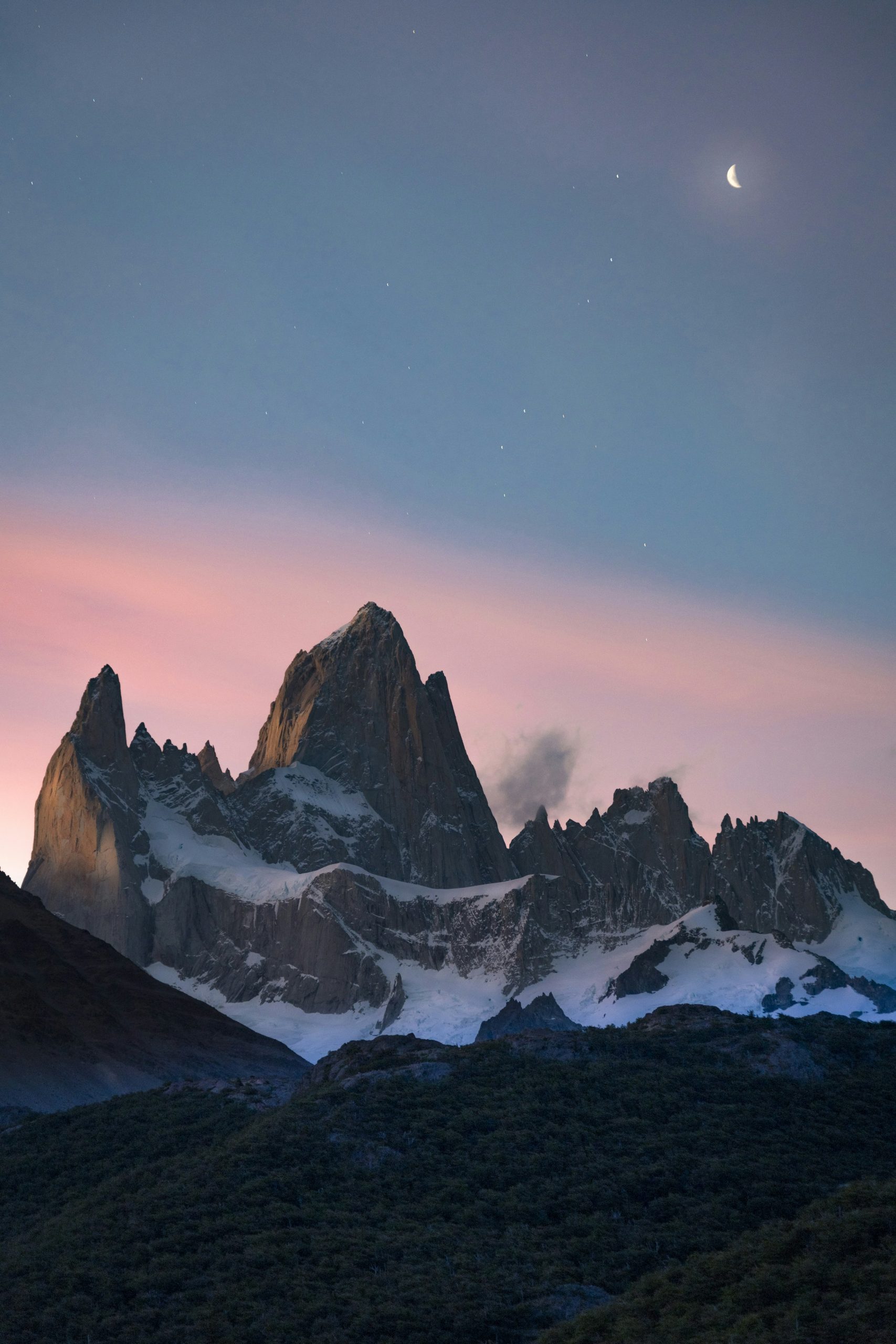 Besneeuwde Fitz Roy onder een blauwe lucht