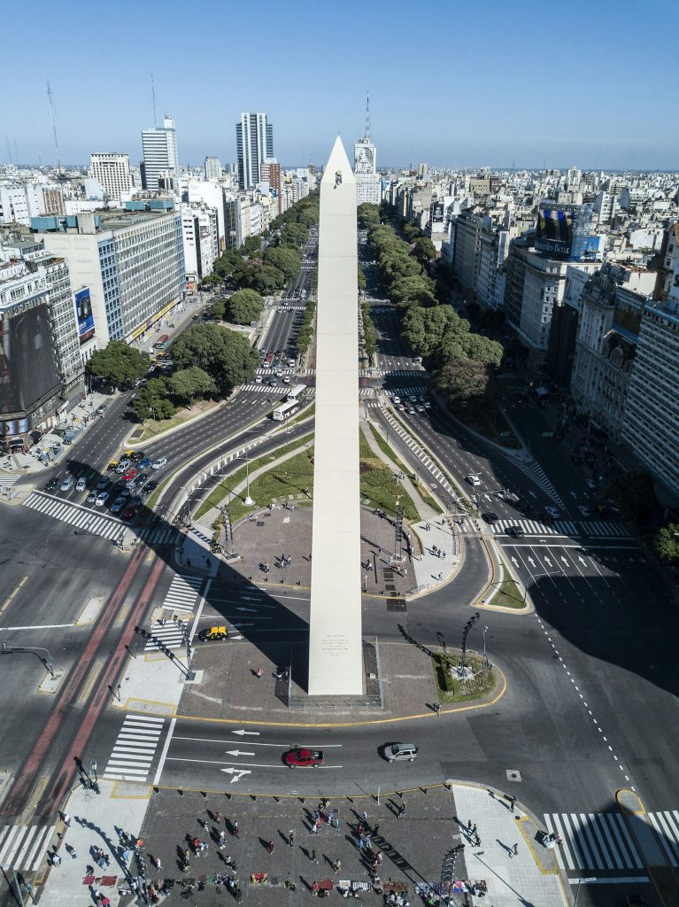 De Obelisco op de Avenida 9 de Julio in Buenos Aires